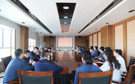 標題：華德牧草公司召開2024年全面從嚴治黨工作會議
瀏覽次數(shù)：1299
發(fā)表時間：2024-04-01